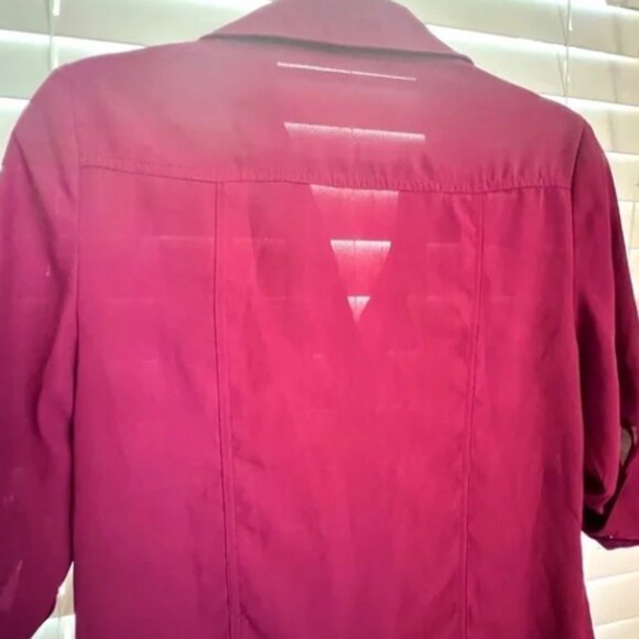Bebe Burgundy Button Down Zip Pocket 3/4 Sleeve. Sz S 🙋‍♀️🛍😻 - Picture 9 of 15